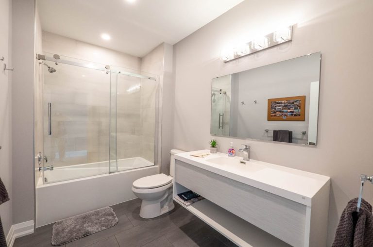 19-2nd-Floor-Main-Bathroom