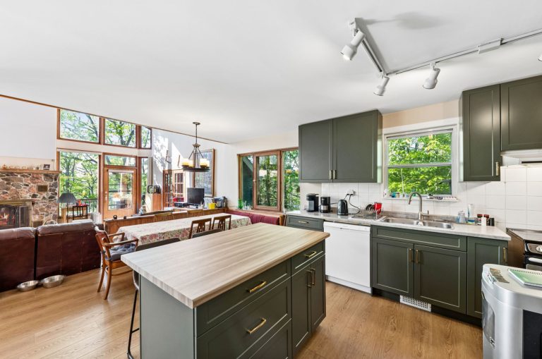25-web-or-mls-609 South Bay Road_Updated-25