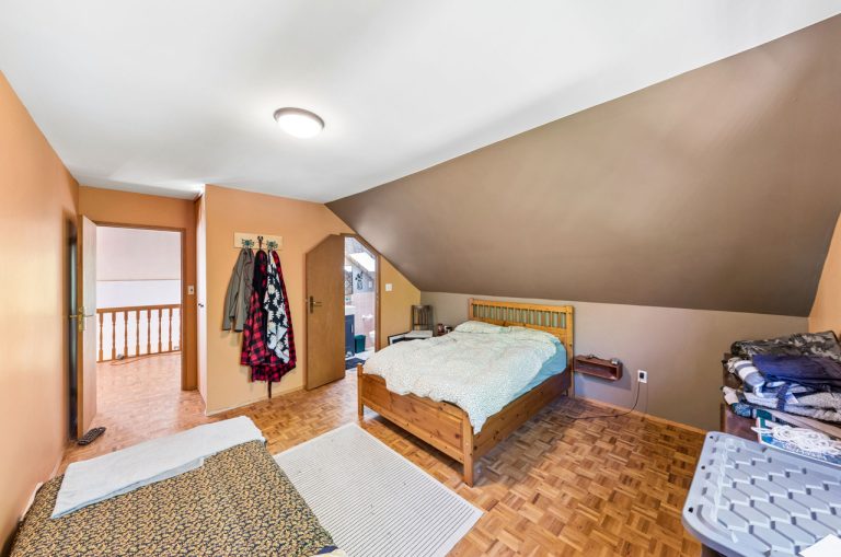 36-web-or-mls-609 South Bay Road_Updated-36